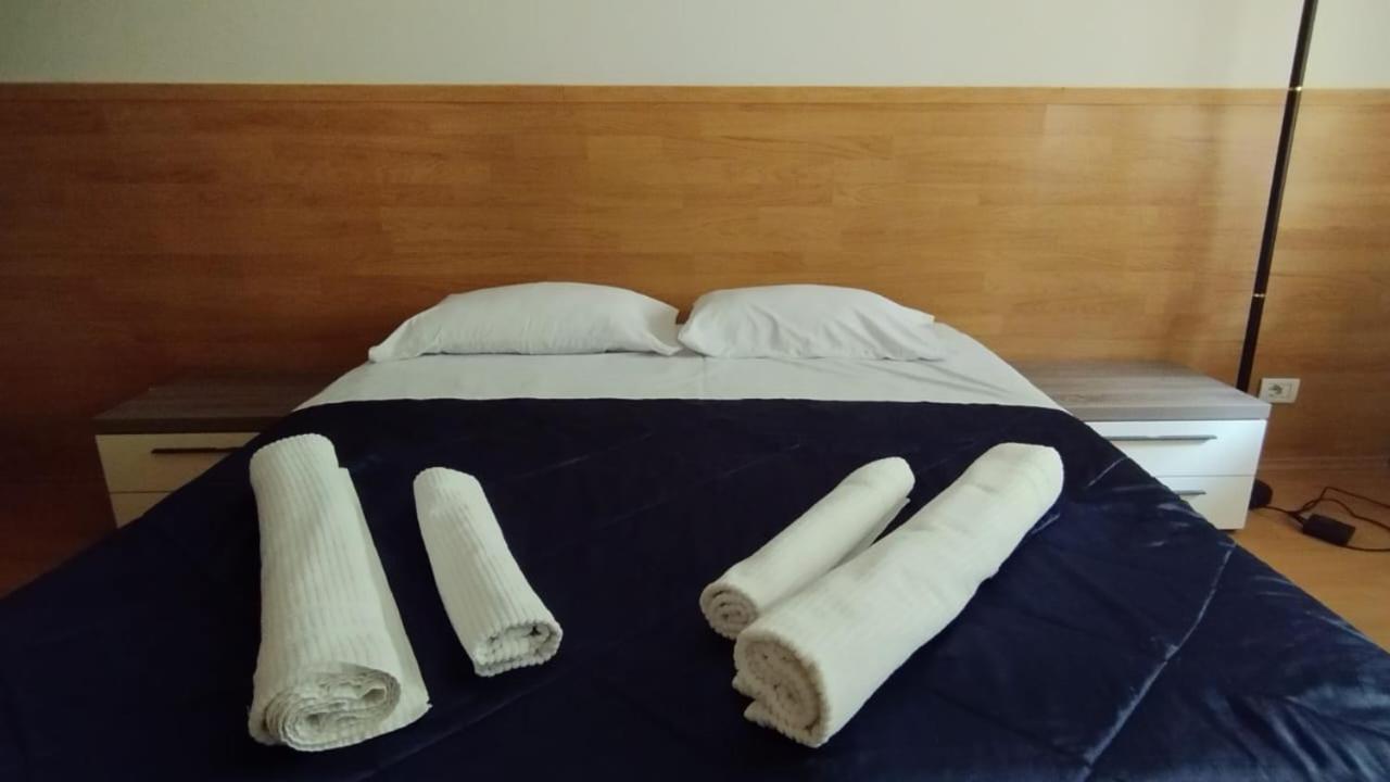 Downtown Authentic Apartment Tirana Myslym Shyri ภายนอก รูปภาพ
