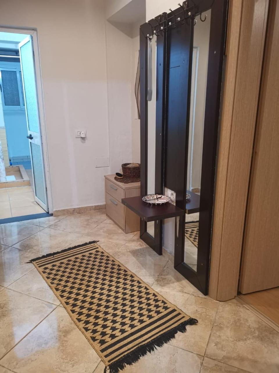 Downtown Authentic Apartment Tirana Myslym Shyri ภายนอก รูปภาพ